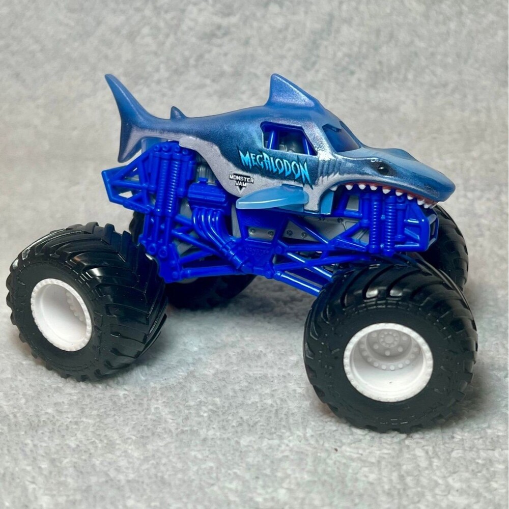 Exclusive Spin Master Monster Jam Supercharge Speedway Megalodon Truck 1:64